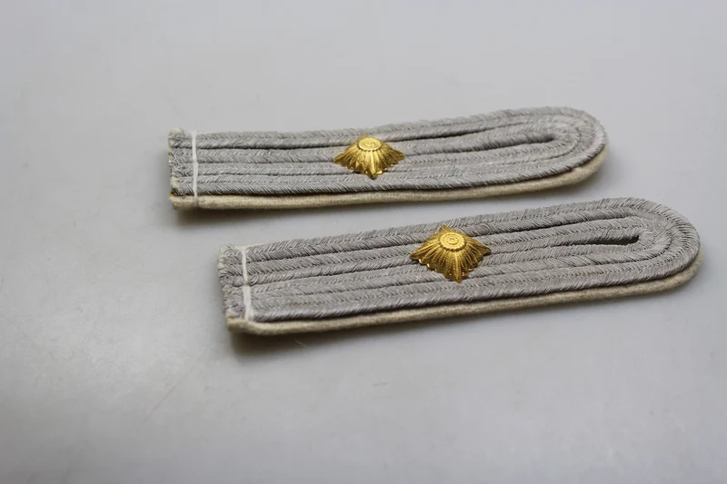 Repro Paar Schulterpolster Leutnant Heer 2. WK