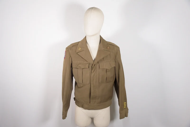 US Army "Ike" WW 2 Jacke mit "Berlin Occupation" Patch