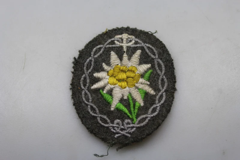 Jacke des Edelweiß-Gebirgsjägers aus dem 2. Weltkrieg