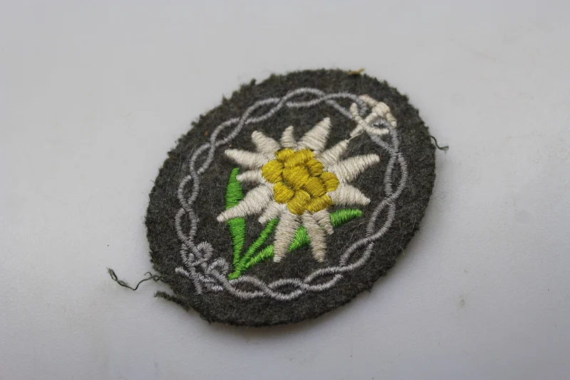 Jacke des Edelweiß-Gebirgsjägers aus dem 2. Weltkrieg