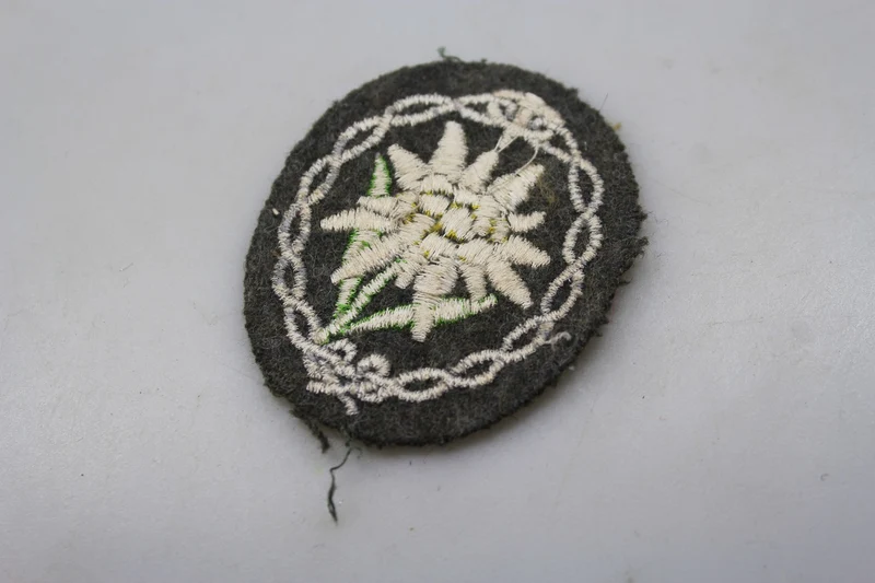 Jacke des Edelweiß-Gebirgsjägers aus dem 2. Weltkrieg