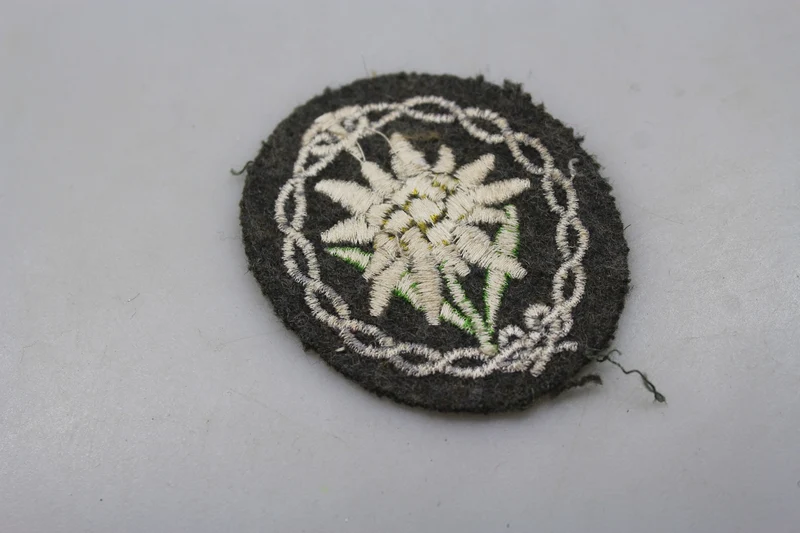 Jacke des Edelweiß-Gebirgsjägers aus dem 2. Weltkrieg