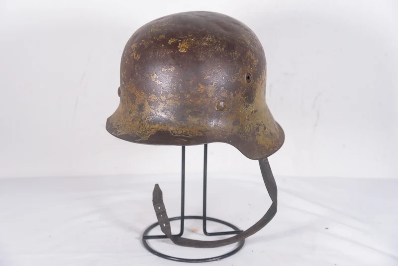 Helm M.42 in „Südfront“-Tarnung