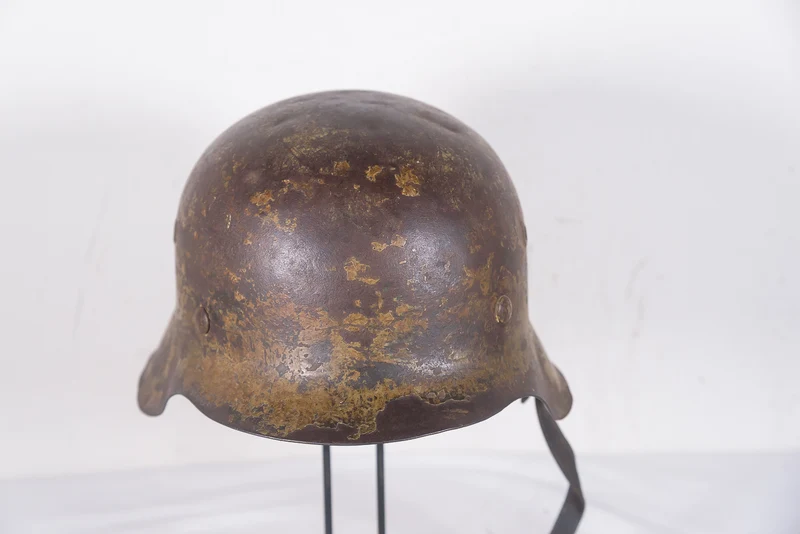 Helm M.42 in „Südfront“-Tarnung