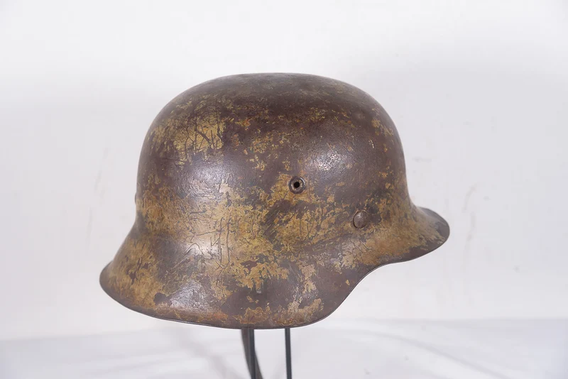 Helm M.42 in „Südfront“-Tarnung