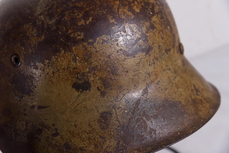 Helm M.42 in „Südfront“-Tarnung