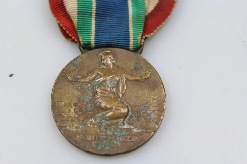 Nachrichtenbüro-Medaille für Familienmitglieder