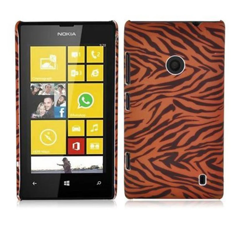 Cadorabo Hülle kompatibel mit Nokia Lumia 520 / 521 mit FOOTBALL Aufdruck - Hard Case Schutzhülle im trendigen Design