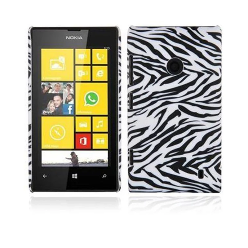 Cadorabo Hülle kompatibel mit Nokia Lumia 520 / 521 mit FOOTBALL Aufdruck - Hard Case Schutzhülle im trendigen Design