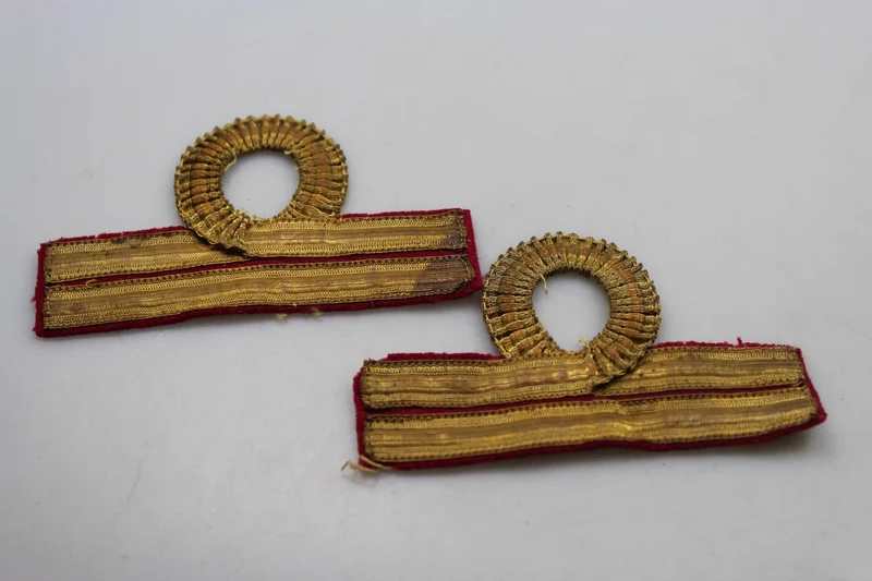 Paar M.34 Dienstgrade vom Lieutenant of Health REI WW 2