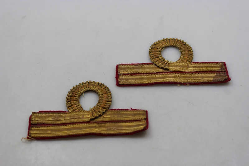 Paar M.34 Dienstgrade vom Lieutenant of Health REI WW 2