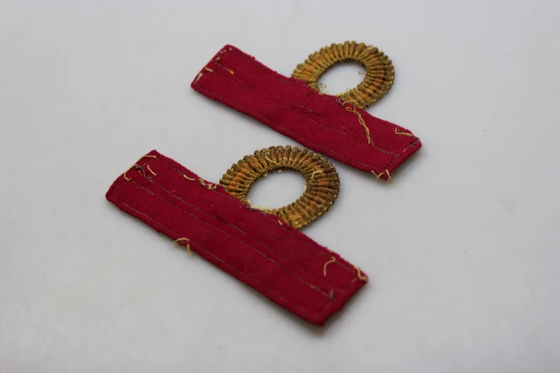 Paar M.34 Dienstgrade vom Lieutenant of Health REI WW 2
