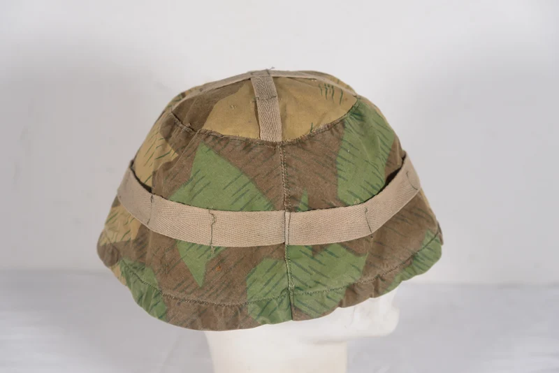 Reproduktion einer Tarnabdeckung für einen M.38-Fallschirmjägerhelm aus dem 2. Weltkrieg