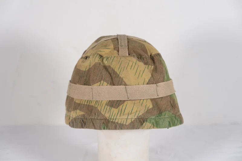 Reproduktion einer Tarnabdeckung für einen M.38-Fallschirmjägerhelm aus dem 2. Weltkrieg