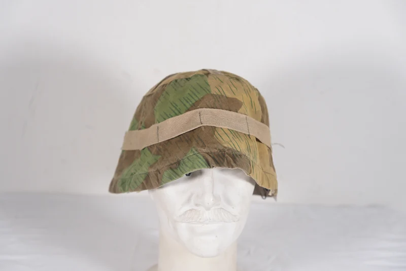 Reproduktion einer Tarnabdeckung für einen M.38-Fallschirmjägerhelm aus dem 2. Weltkrieg