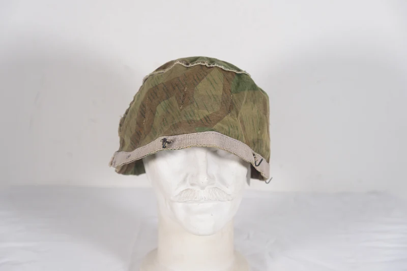 Reproduktion einer Tarnabdeckung für einen M.38-Fallschirmjägerhelm aus dem 2. Weltkrieg