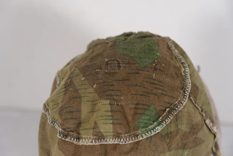 Reproduktion einer Tarnabdeckung für einen M.38-Fallschirmjägerhelm aus dem 2. Weltkrieg