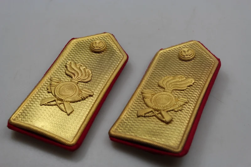 M.34-Schulterpolster mit WW2-Goldplatte
