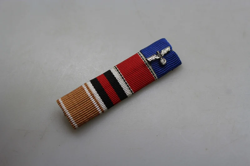 Repro-Brustnadel mit 4 Bändern