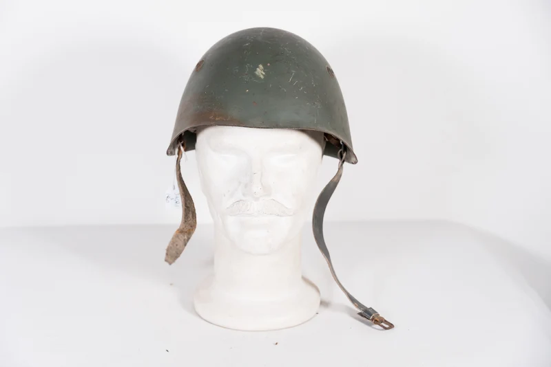 Helm M.33 4 Löcher "Kuppel"