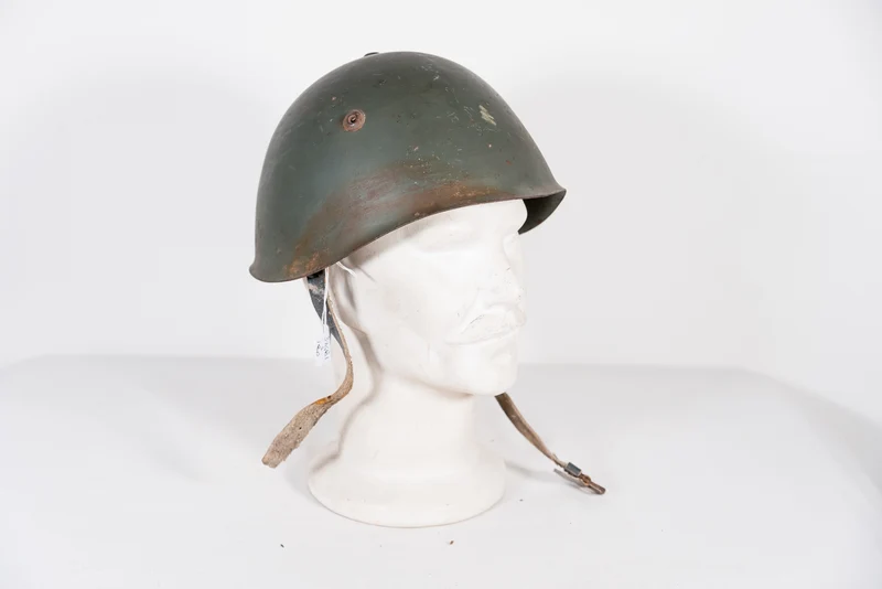 Helm M.33 4 Löcher "Kuppel"