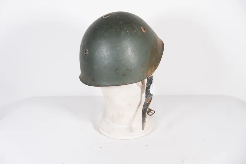 Helm M.33 4 Löcher "Kuppel"
