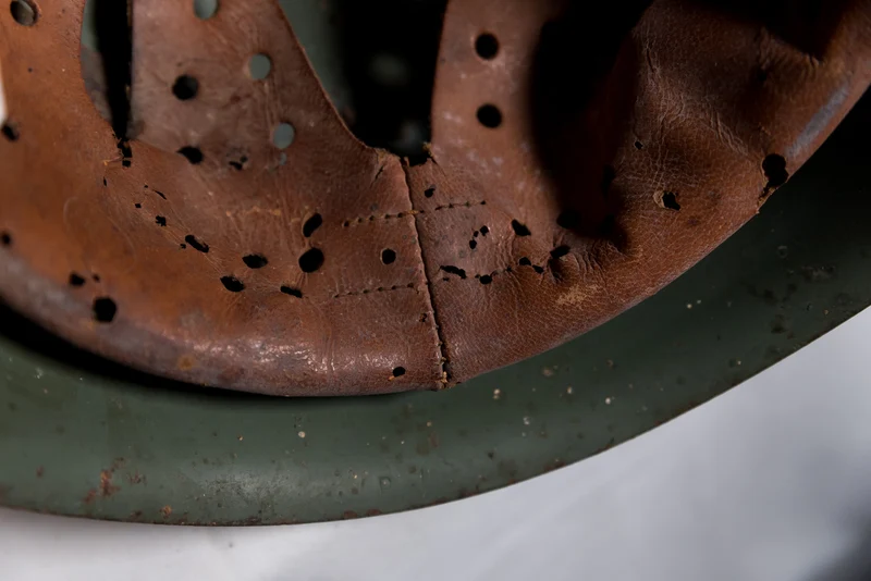 Helm M.33 4 Löcher "Kuppel"