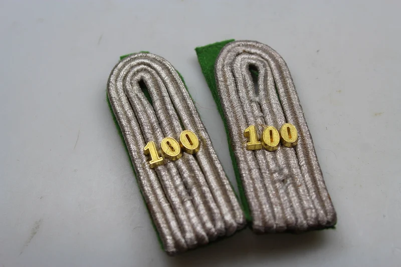 Repro-Schulterpolster eines Offiziers des WH GJ 100. Rgt.