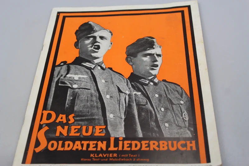 „Das Neue Soldaten Liederbuch“ Maße 32 x 24 cm /A4