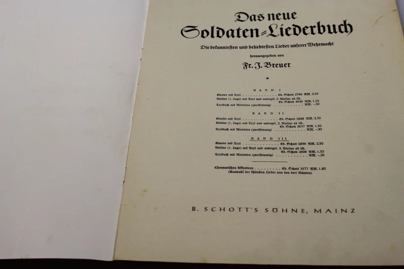 „Das Neue Soldaten Liederbuch“ Maße 32 x 24 cm /A4