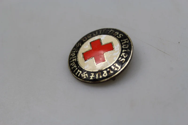 Helferin DRK Emaille-Pin
