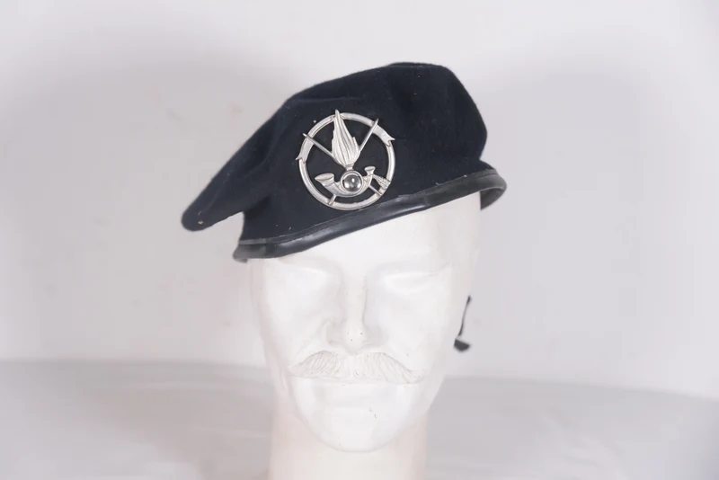 Schwarze Baskenmütze EI 80er Jahre
