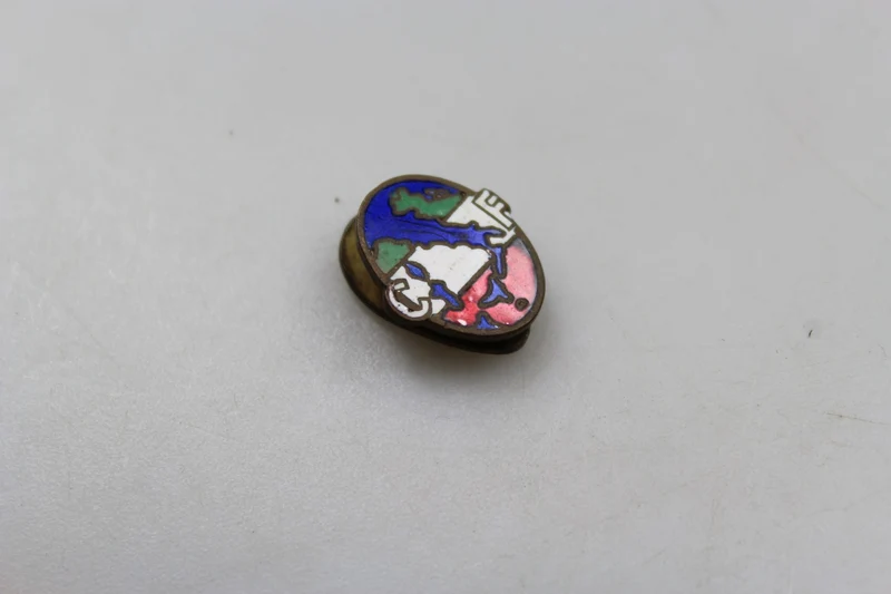 Emaillierte Anstecknadel CF
