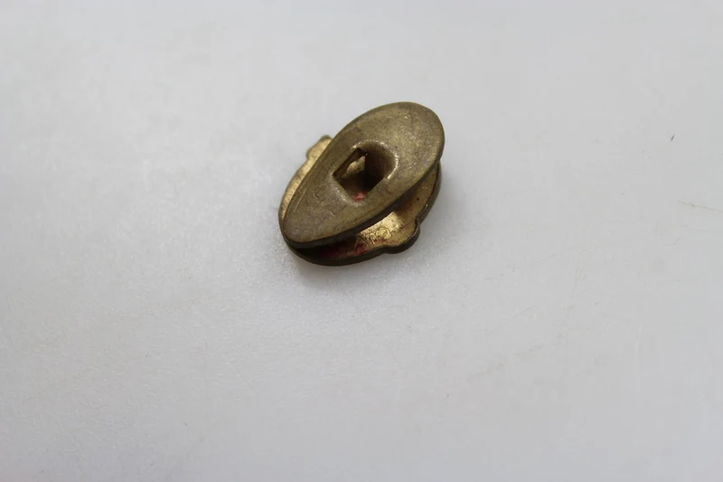 Emaillierte Anstecknadel CF