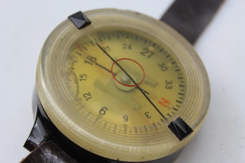 Pilotenkompass AK-39 der Luftwaffe aus dem 2. Weltkrieg