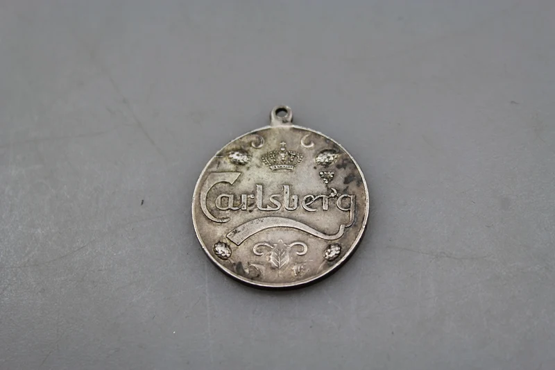 Carlsberg-Medaille mit Hakenkreuz
