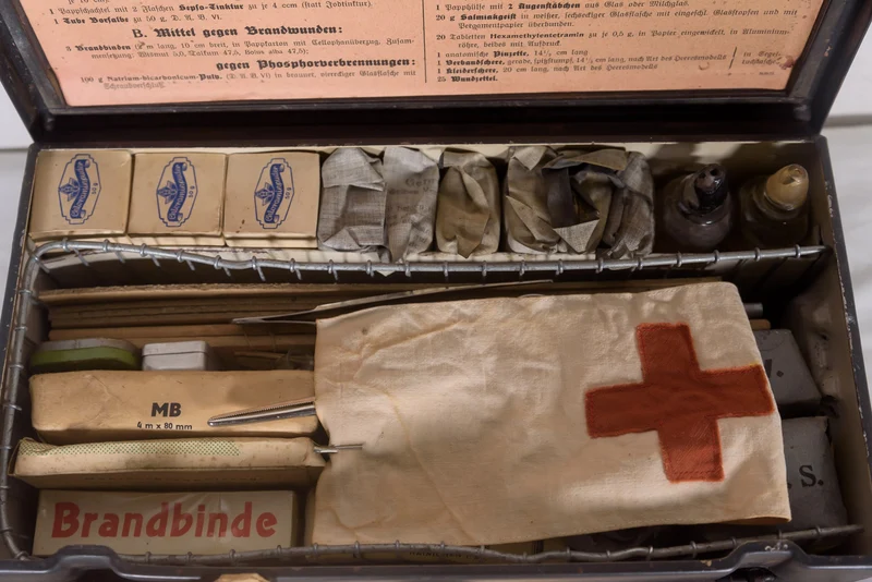 Luftschutz Verbandkasten 2. Weltkrieg
