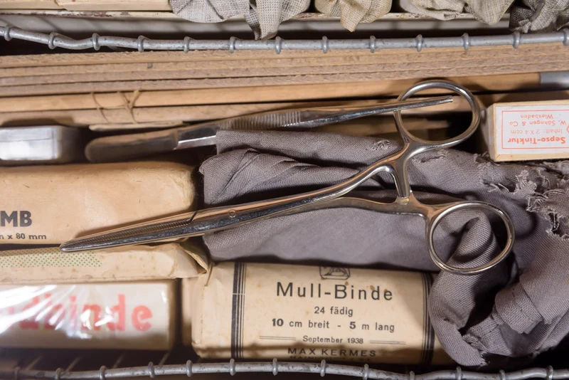 Luftschutz Verbandkasten 2. Weltkrieg