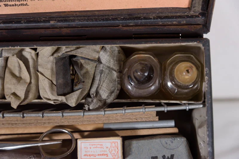 Luftschutz Verbandkasten 2. Weltkrieg