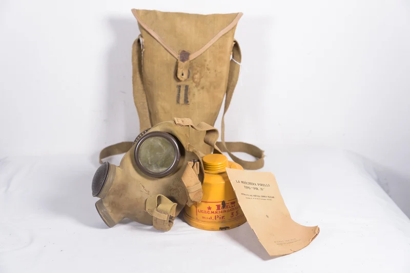 Pirelli-35-Gasmaske