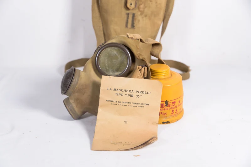 Pirelli-35-Gasmaske