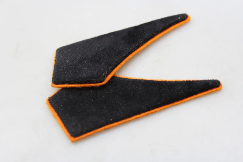 Paar offizielle REI-Insignien aus dem 2. Weltkrieg