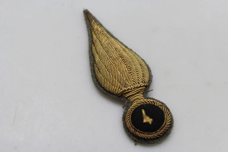 Offizielles Mützenabzeichen 34 REI WW 2