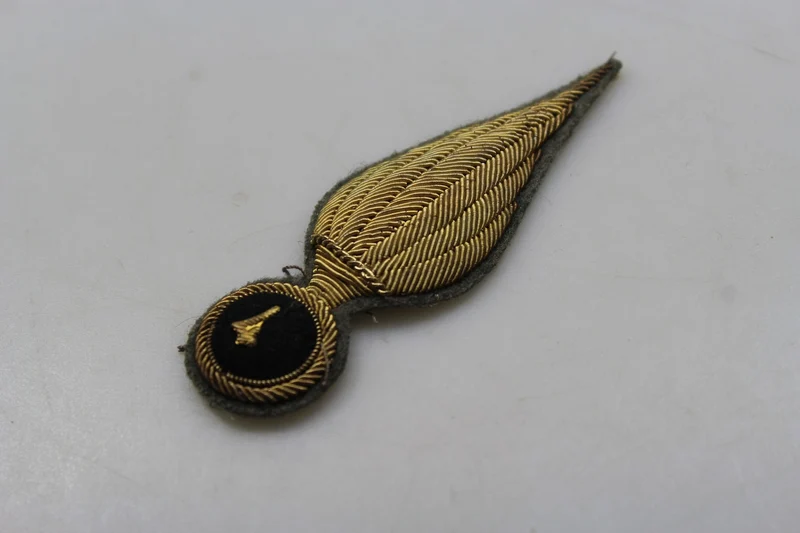 Offizielles Mützenabzeichen 34 REI WW 2