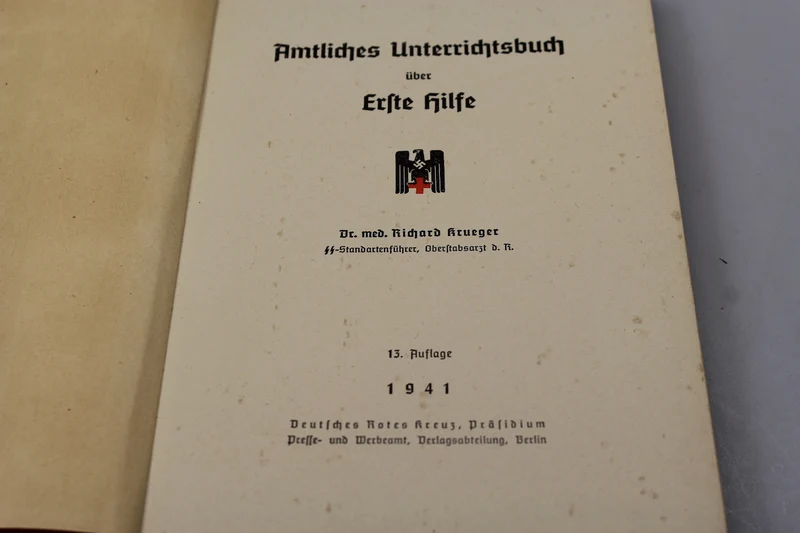 „Amtliches Unterrichtsbuch der Ersten Hilfe“ 1941