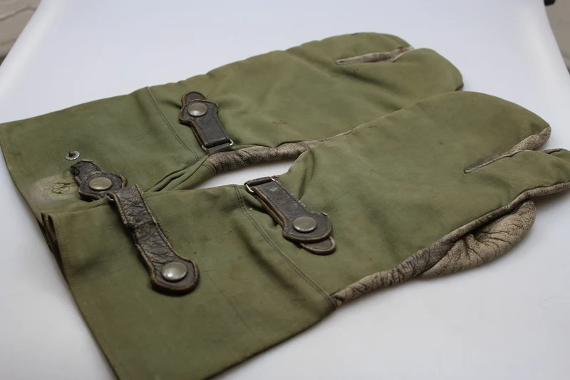 WH WW 2 „Drei-Finger“-Handschuhe aus Segeltuch und Leder