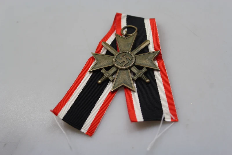 Verdienstkreuz mit Schwertern zweiter Klasse
