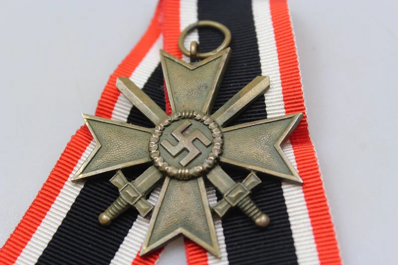 Verdienstkreuz mit Schwertern zweiter Klasse