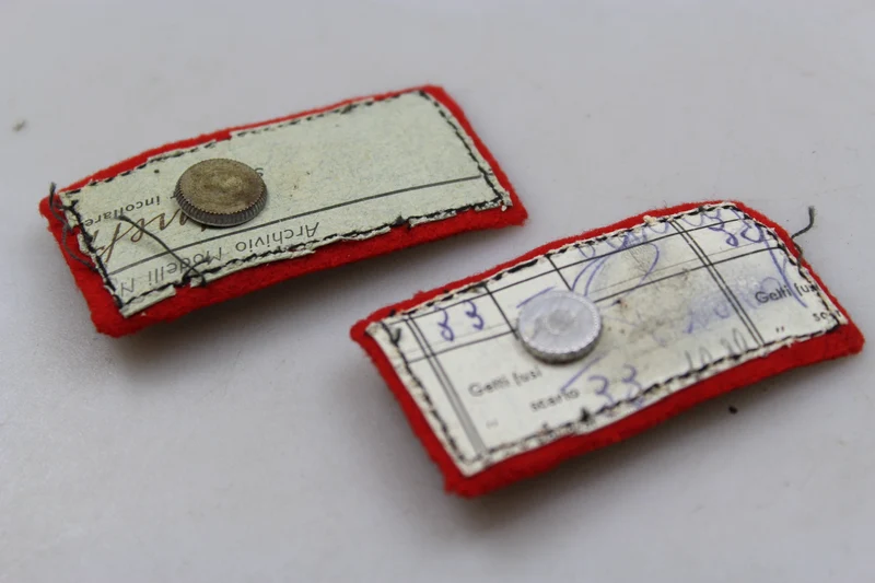 Paar offizielle REI-Insignien aus dem 2. Weltkrieg