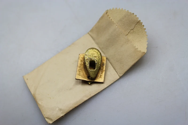 Emaillierter Pin eines PNF-Mitglieds